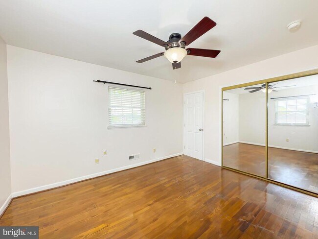 Building Photo - 3217 St Lukes Ln