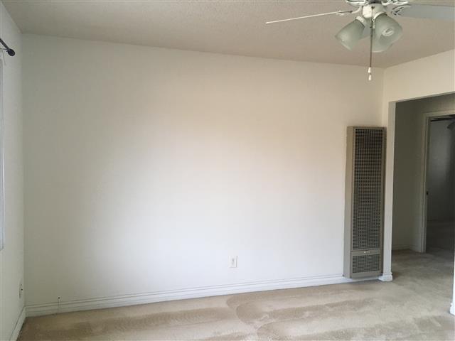 Building Photo - Great Upstairs 2BD/1BA Condo, Community Po...