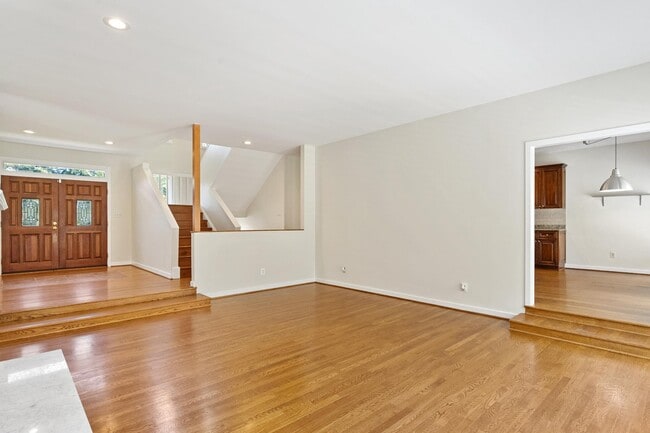 Building Photo - 445 Springvale Rd