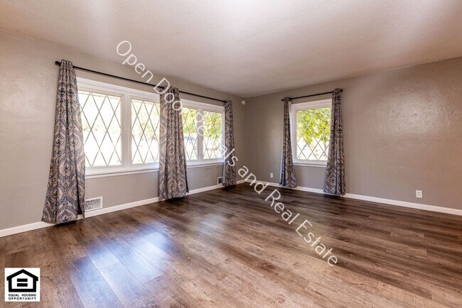 Building Photo - 4814 Blum Dr