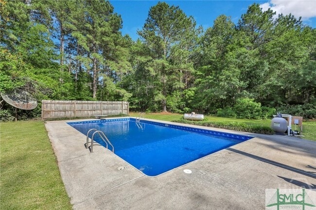 Building Photo - 103 Maple Dr