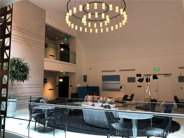 Building Photo - 400 S Broadway