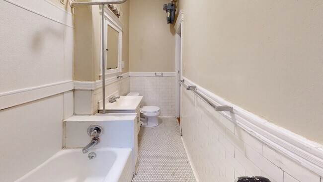 Building Photo - 52 Charlesgate E