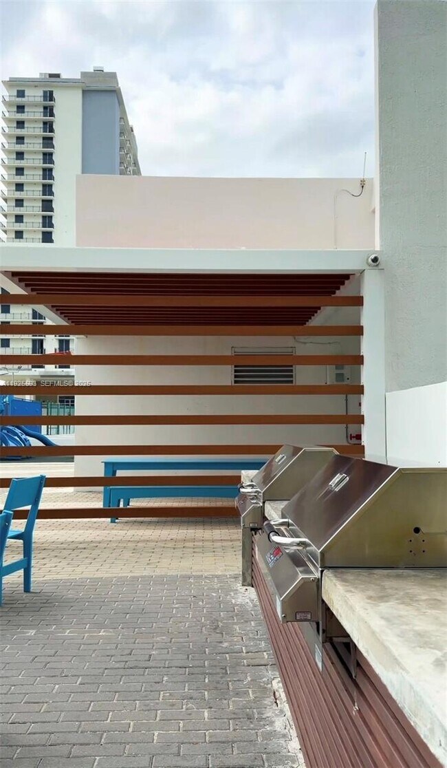 Building Photo - 16385 Biscayne Blvd