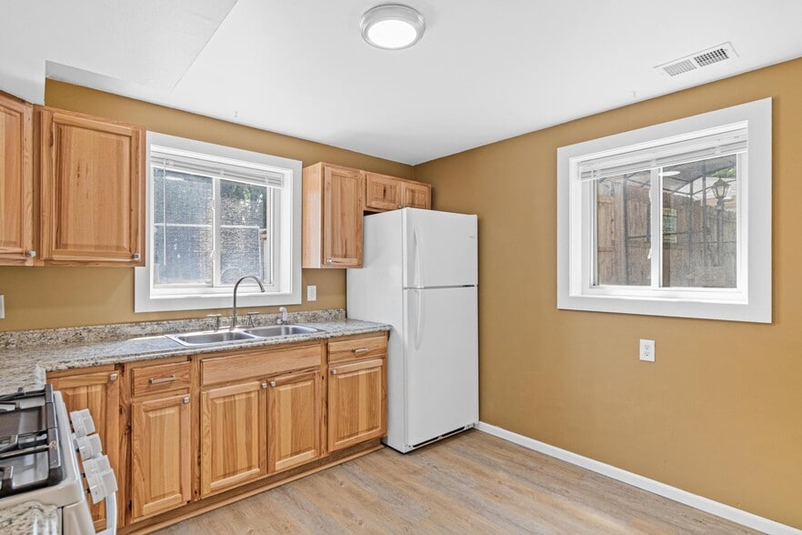 Building Photo - 9152 Lexington Ave N