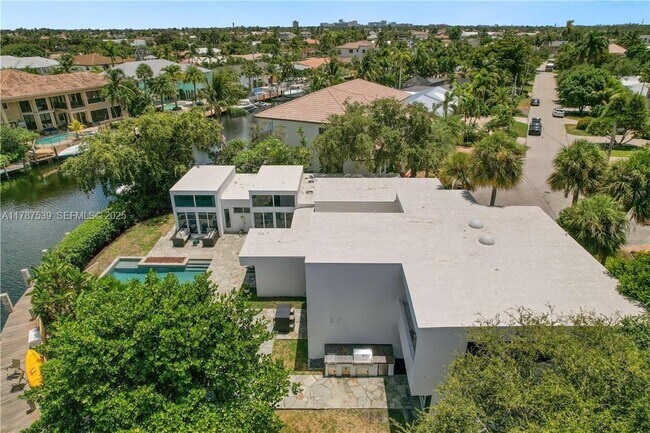 Building Photo - 4050 NE 25th Ave