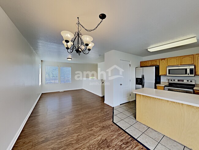 Building Photo - 88 E 2325 S
