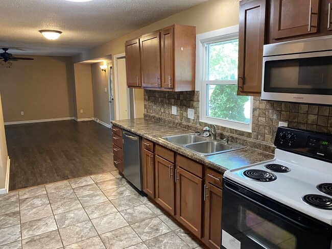 Building Photo - Check Out This Huge 4-Bedroom House!