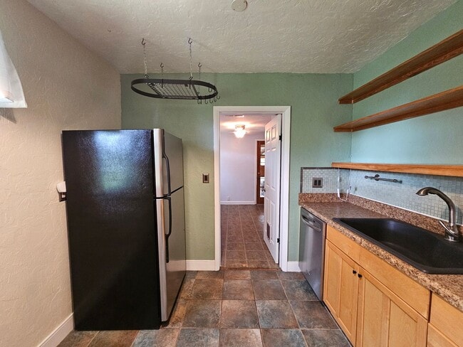 Building Photo - 2 Bedroom/2 Bath home near Duck Pond and Citizens Field