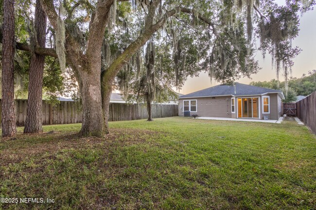 Building Photo - 12106 Alexandra Dr