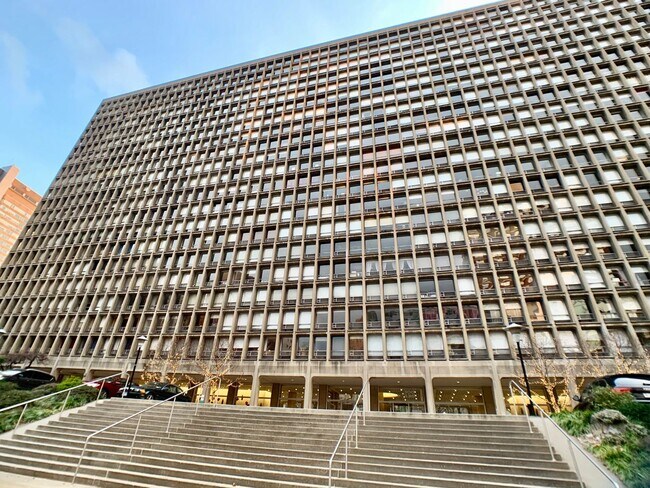 Building Photo - 300 E 33rd St