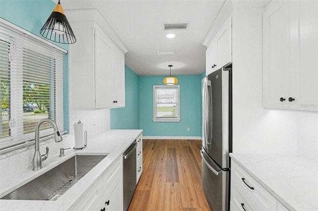 Building Photo - 9605 N Edison Ave