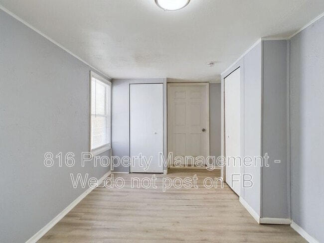 Building Photo - 1127 S Hocker Dr