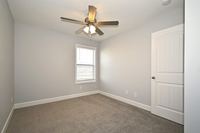 Building Photo - 3 Bedroom, 2.5 Bath Duplex