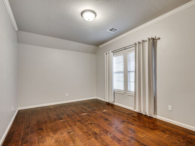 Building Photo - 5301 NW 162nd Ter, Edmond, OK 73013