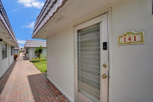 Building Photo - 141 Valencia Blvd