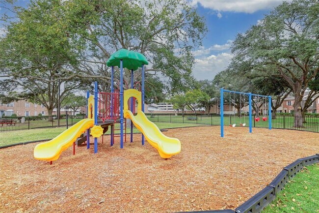 Building Photo - 6326 Chevy Chase Dr
