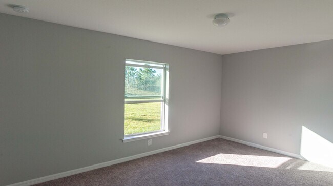 Building Photo - 916 SW 24th St