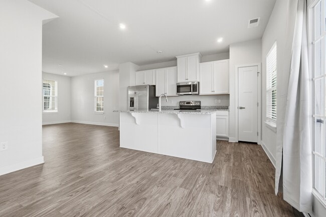 Building Photo - 266 Foxglove Dr