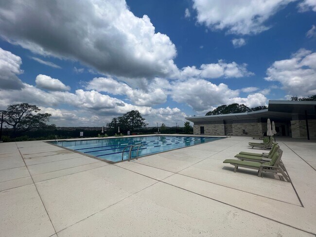 Building Photo - Beautiful 3036 SF Home - 5 Bed/3 Bath + Media Room and Game Room! - Hidden Trails, Bulverde