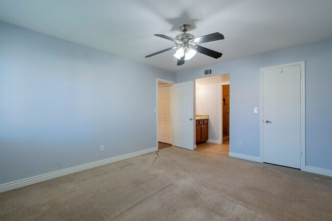 Building Photo - Ready to Move In - Two Bedrooms!