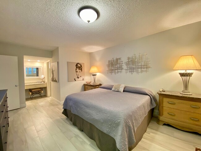 Building Photo - 3800 Oaks Clubhouse Dr