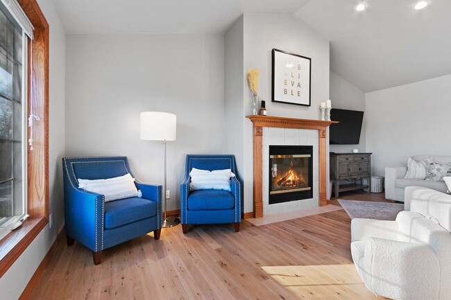 Building Photo - River Point Court Duplex