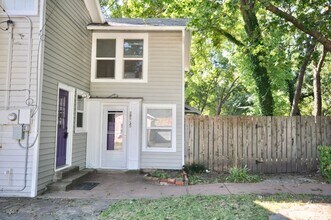 Building Photo - FOR LEASE! 1 BR - 1 BA - 1 Car Garage -  680 sf - Two-Story Apartment in a a Great Location Near ...