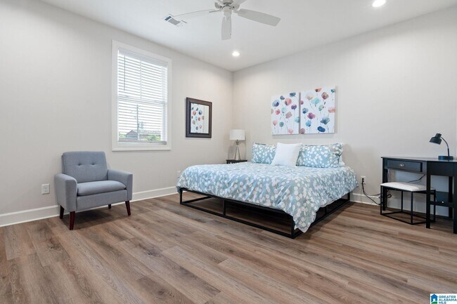 Building Photo - 829 21st Ave E