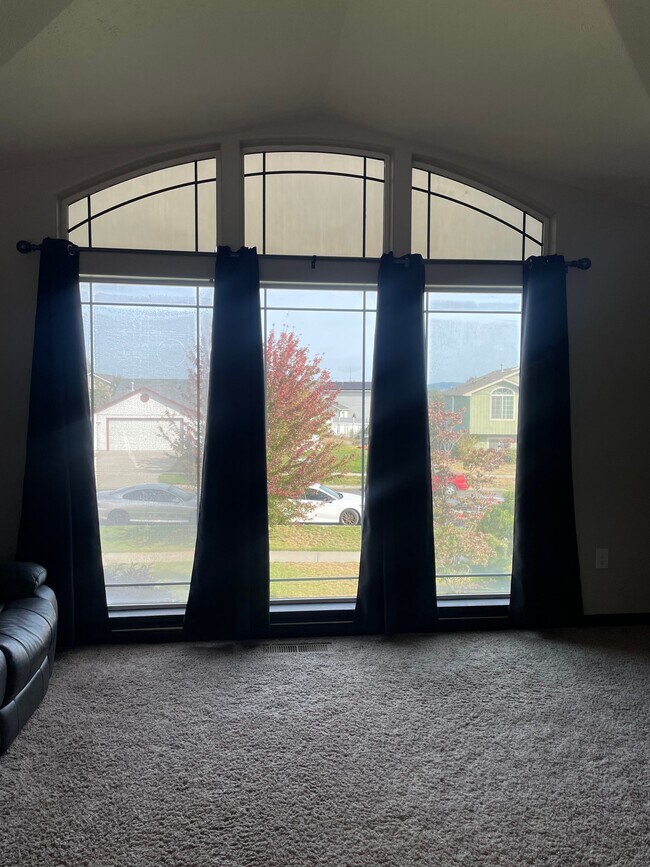 Building Photo - 908 S Salish Ct