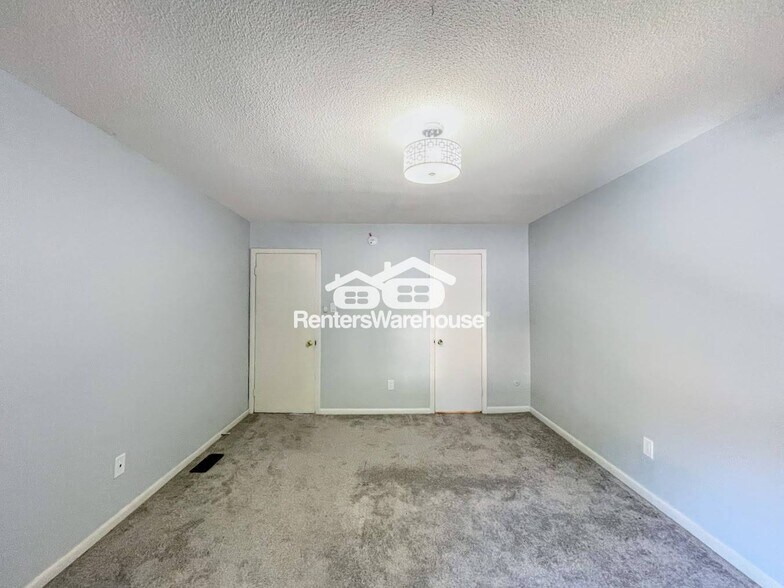 Building Photo - 5031 Clairmont Ct