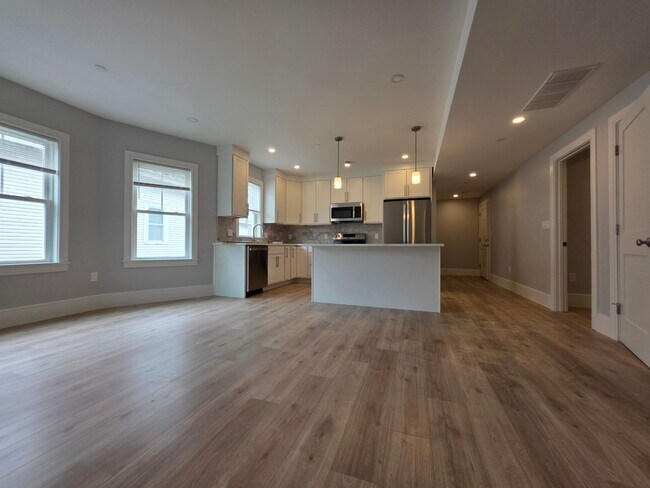 Building Photo - 12 Holton St