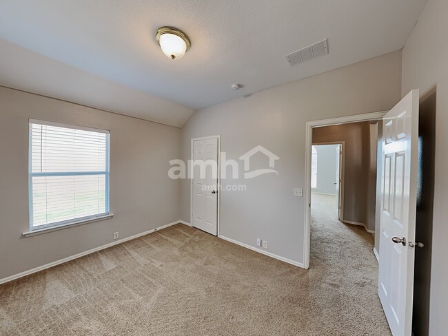 Building Photo - 646 Spanish Oak Ct