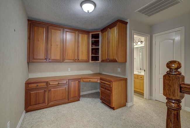 Building Photo - 18422 Windsor Lakes Dr