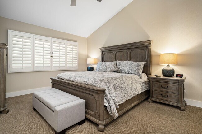 Building Photo - 321 Bouquet Canyon Dr