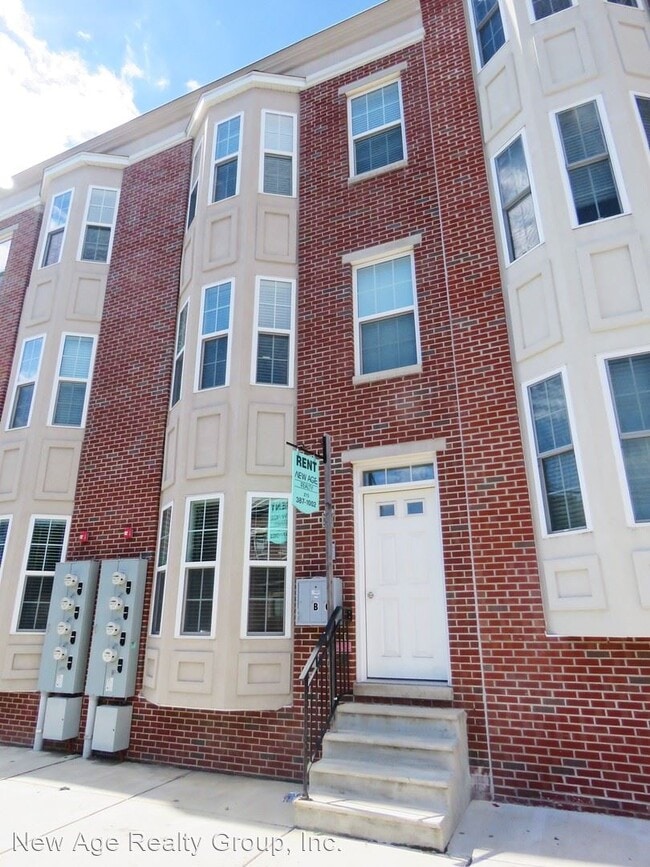 Building Photo - 136 S 46th St