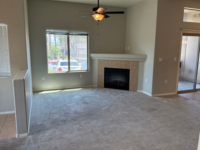 Building Photo - Condo 2 bedroom 2 bathroom Gated Entrance