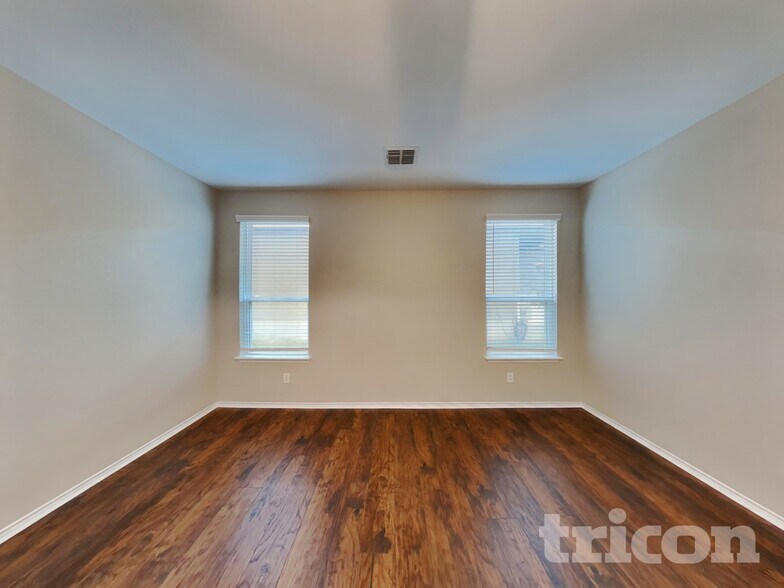 Building Photo - 10355 Dunlap