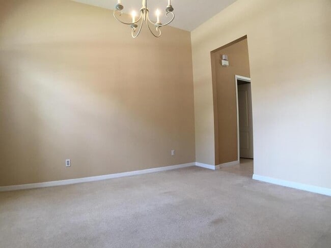 Building Photo - 909 Arbormoor Pl