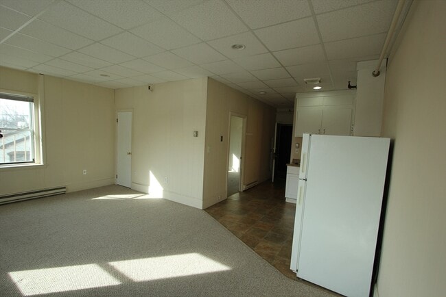 Building Photo - 18 E Central St