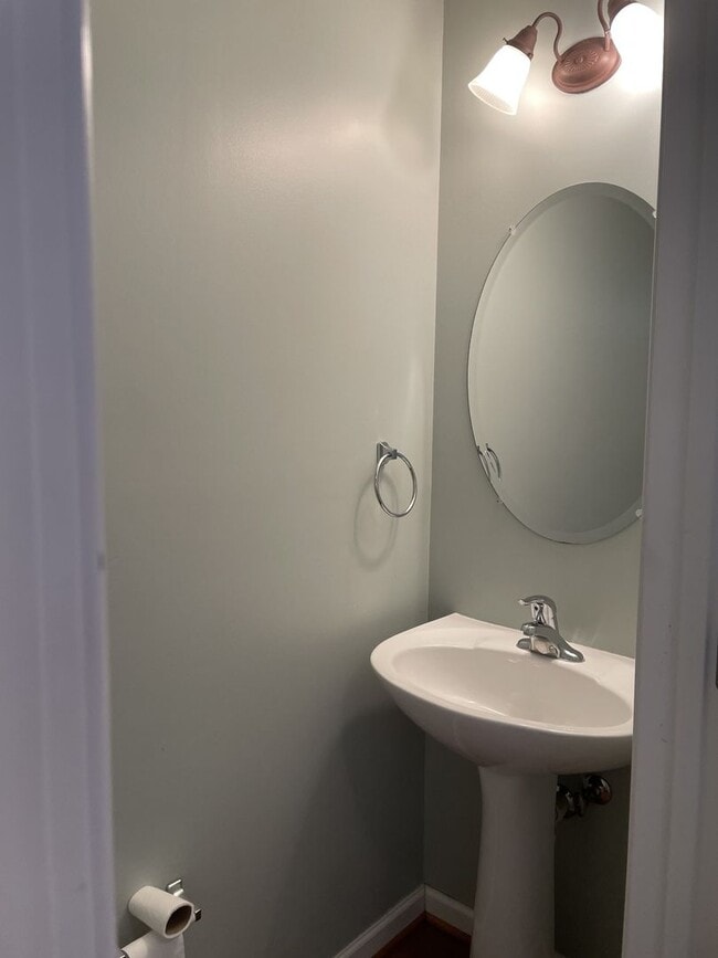 Building Photo - 3 Bedroom/2.5 Bath Townhome in Great Location