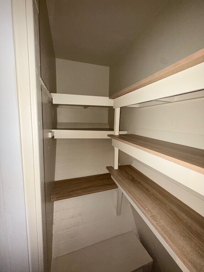 Building Photo - 6 W 30th St