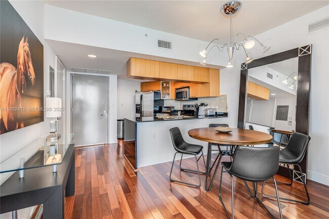 Building Photo - 1750 N Bayshore Dr