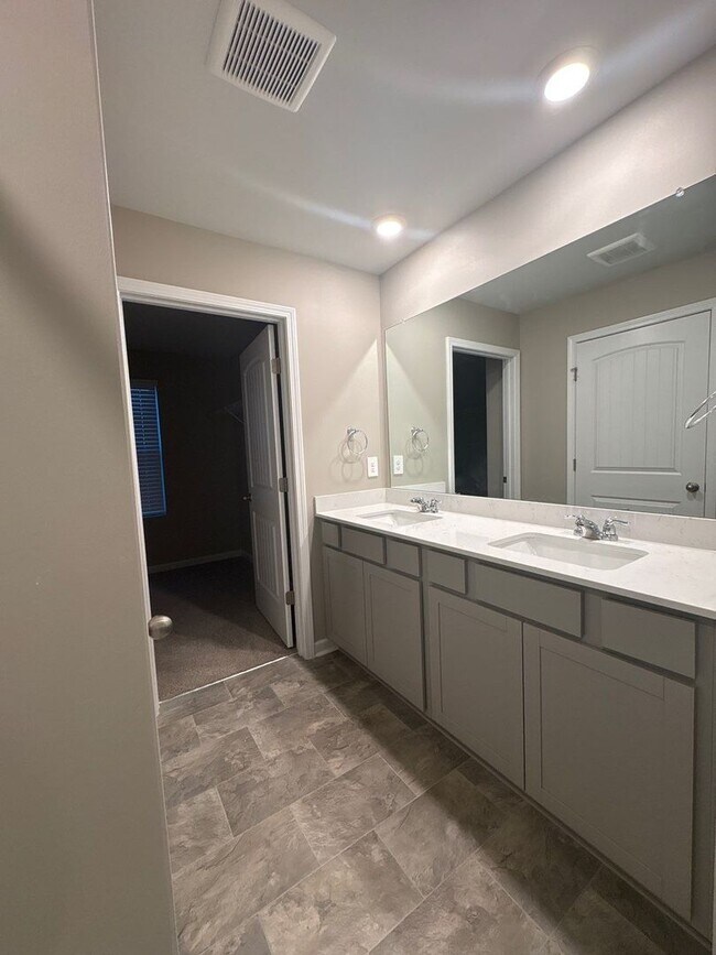 Building Photo - 4 Bedroom, 2.5 Bath and 2 Car Garage in Hartmann Crossing! $500 OFF FIRST FULL MONTH’S RENT!