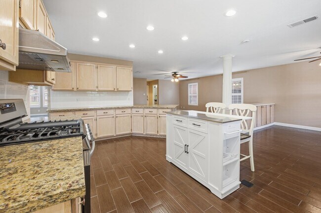 Building Photo - 37 Pinon Ct