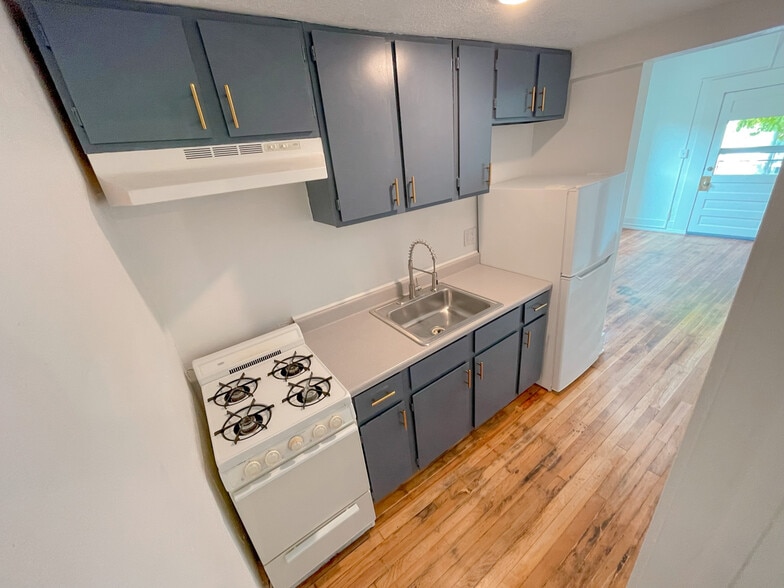 Building Photo - 713 20th St