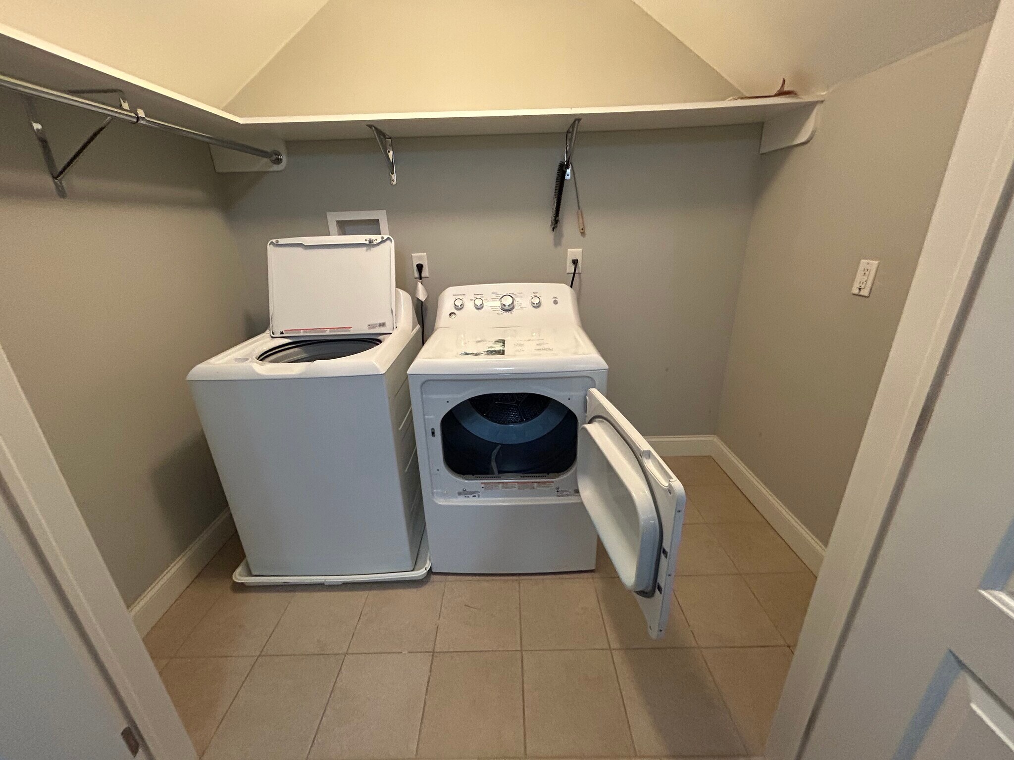 Laundry on 3rd floor - 324 Cross St