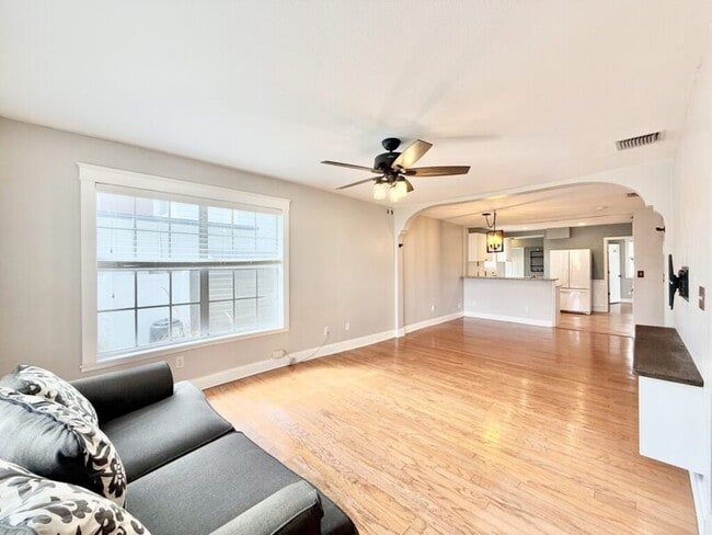 Building Photo - 909 W Fribley St