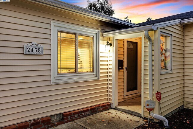 Building Photo - 2438 Upland Dr