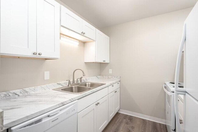 Building Photo - Everett Apartments - 101-05